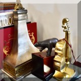 D07. Bookends.